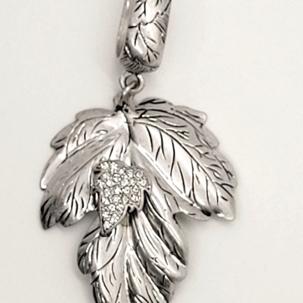 Scarf Necklace Jewelry, Crystal and Silver Coloring, Lightweight, So fun